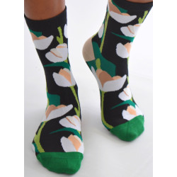 Chaussettes-les-petits-caprices-noire-fleurs-blanches-abstraites-décolleté-3-4