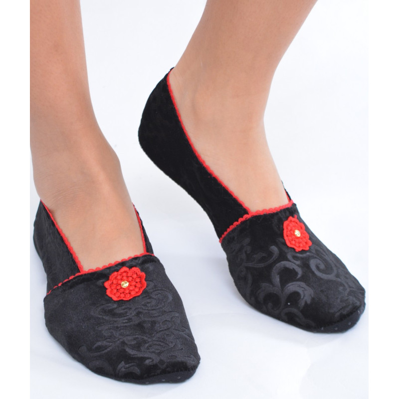 Chaussons-velours-imprimé-les-petits-caprices-flor-noir-rouge-avant Chaussons-velours-imprimé-les-petits-caprices-flor-noir-rouge-avant