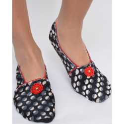 Chausson-velours-imprimé-les-petits-caprices-Pum-Pum-red-pieds-face-profil
