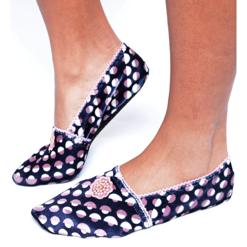 Chausson-velours-imprimé-les-petits-caprices-Pum-Pum-pink-vintage-pieds Chausson-velours-imprimé-les-petits-caprices-Pum-Pum-pink-vintage-pieds