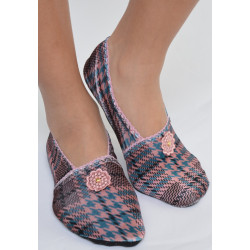 Chaussons-velours-imprimé-les-petits-caprices-harrowsquare-pink-vintage-face-3-quarts
