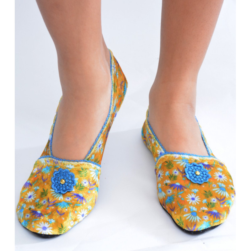 Chaussons-velours-imprimé-les-petits-caprices-Follies-bleu-vintage-avant Chaussons-velours-imprimé-les-petits-caprices-Follies-bleu-vintage-avant