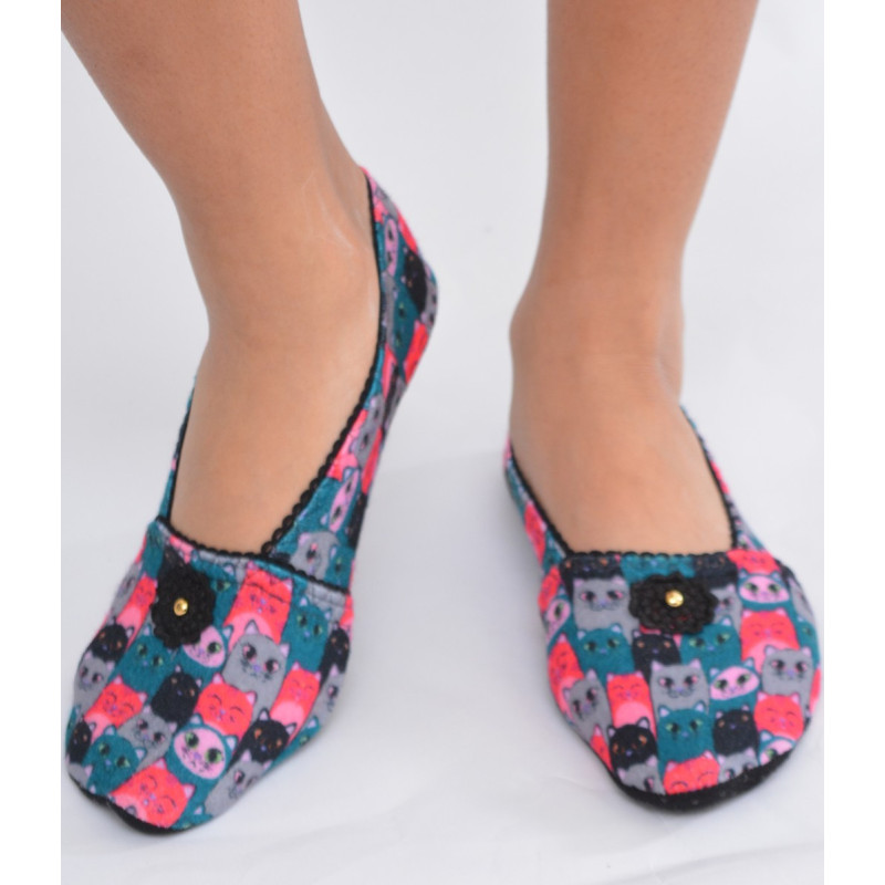 Chausson-velours-imprimé-les-petits-caprices-smily-cats-noir-avant