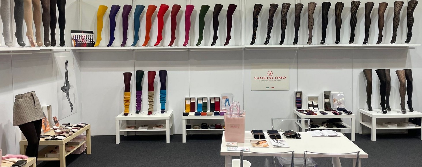 Stand de Collants et chaussettes San Giacomo
